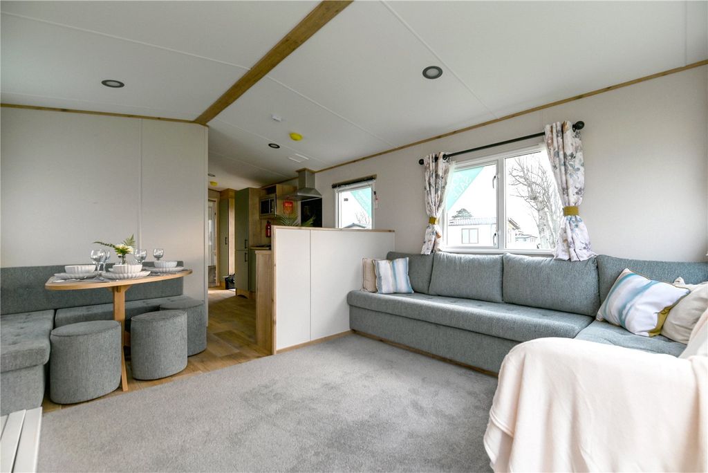 Property photo 2 of 15 Picture No. 04