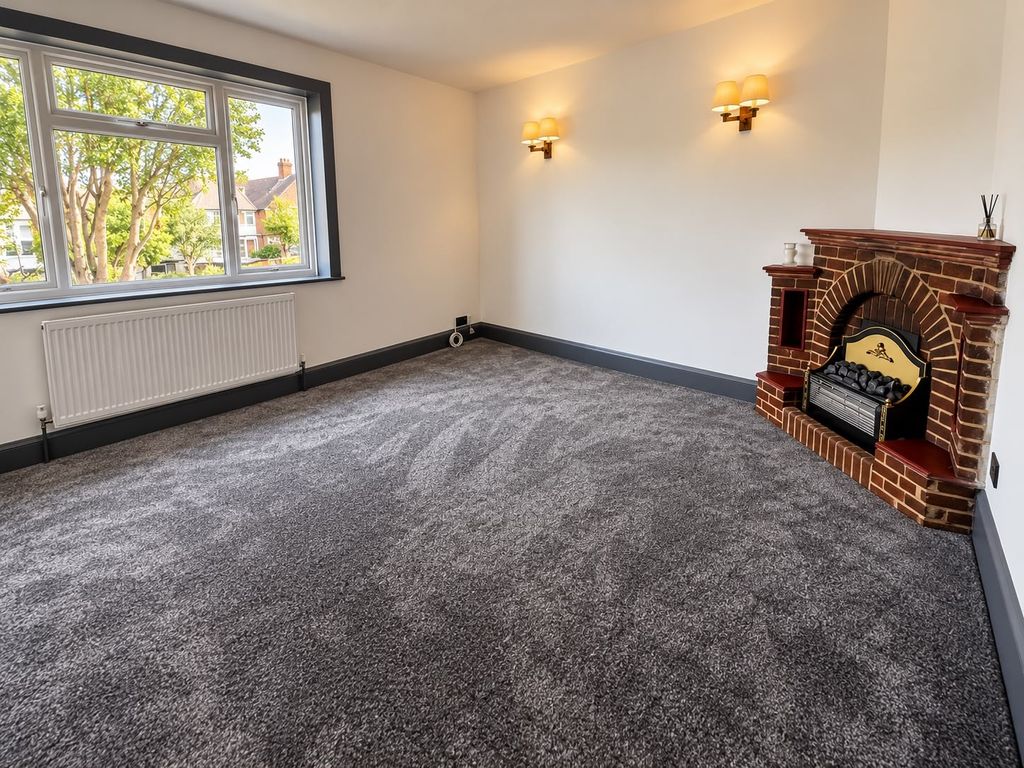 Property photo 3 of 10 Living Room