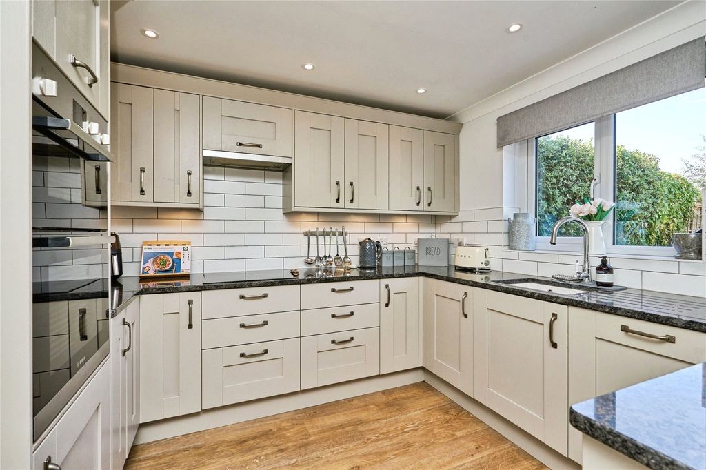 Property photo 3 of 23 Kitchen