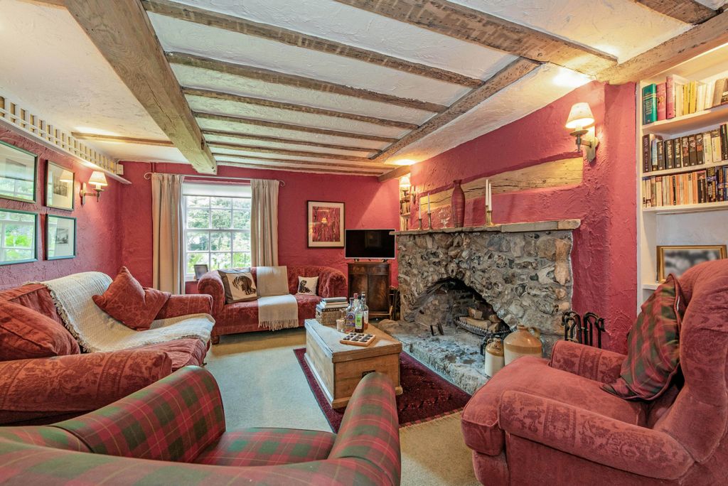 Property photo 3 of 18 Sitting Room