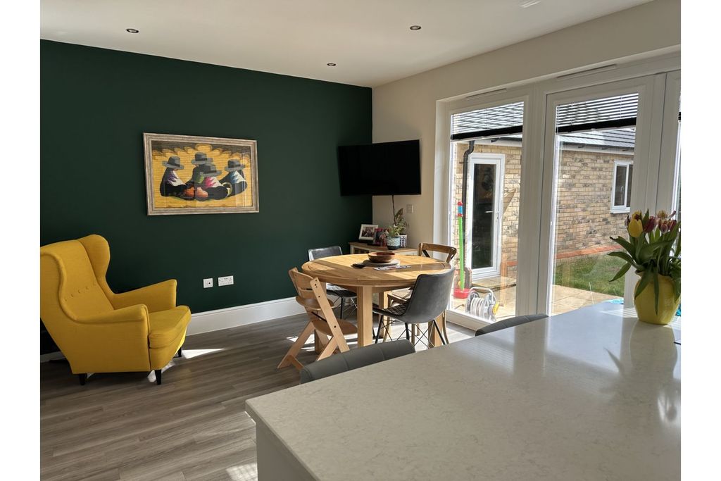 Property photo 3 of 18 Dining Area