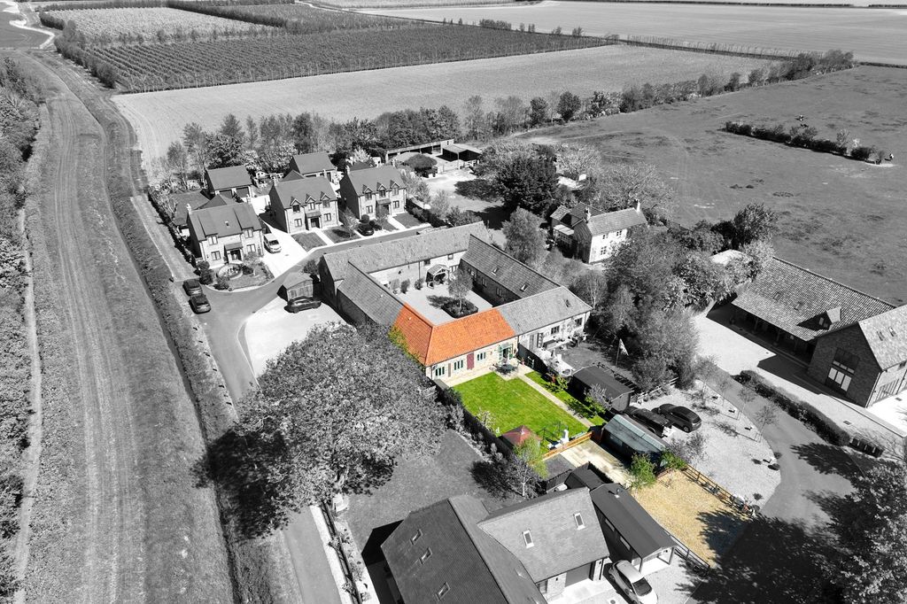 Property photo 2 of 42