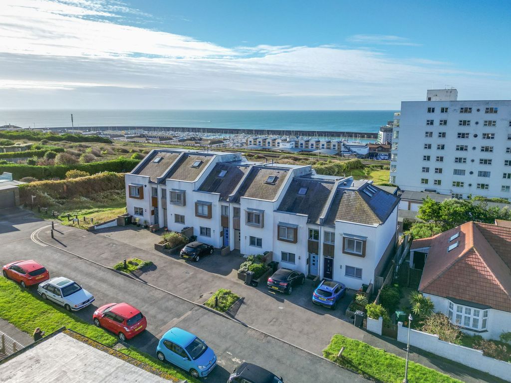 Property photo 1 of 21