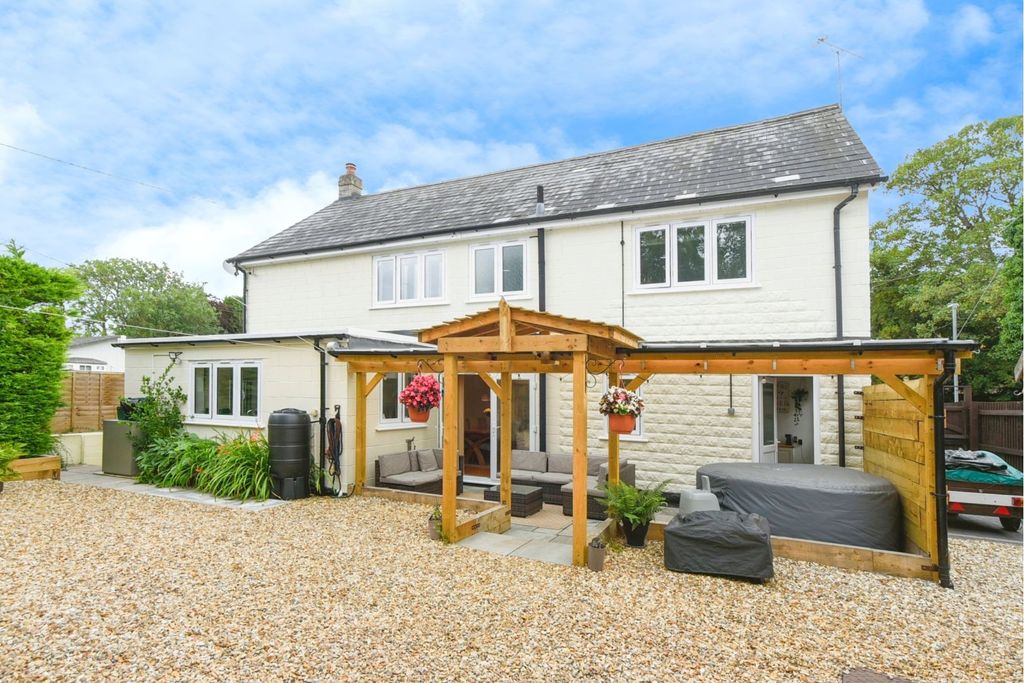 Property photo 3 of 23