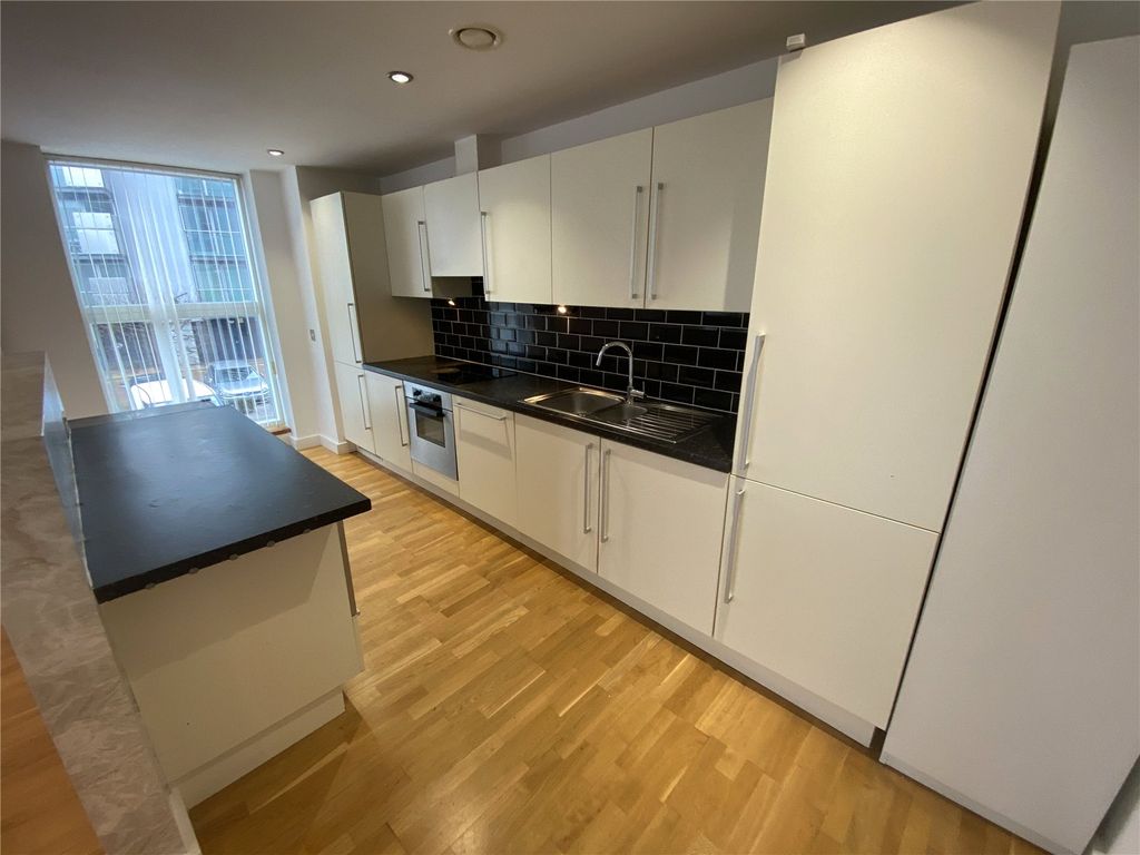 Property photo 3 of 10 Kitchen