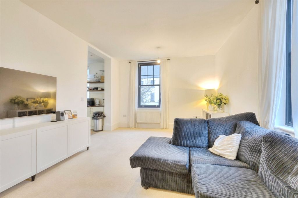 Property photo 3 of 22 Living Room