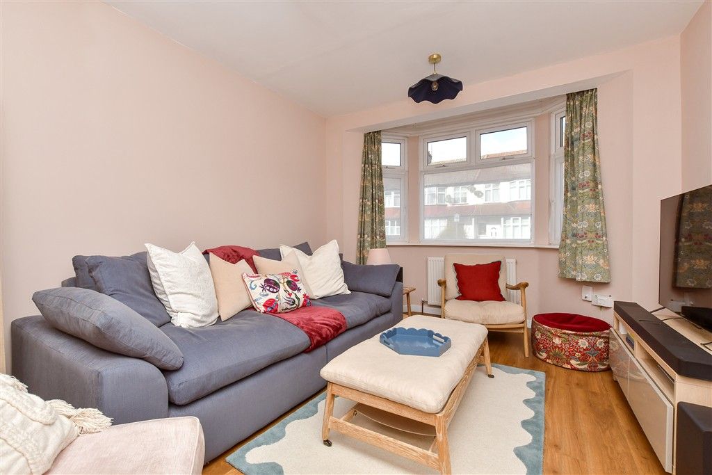 Property photo 1 of 14 Lounge