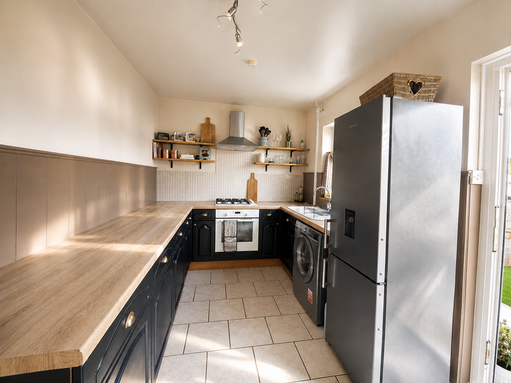 Property photo 3 of 20 Kitchen
