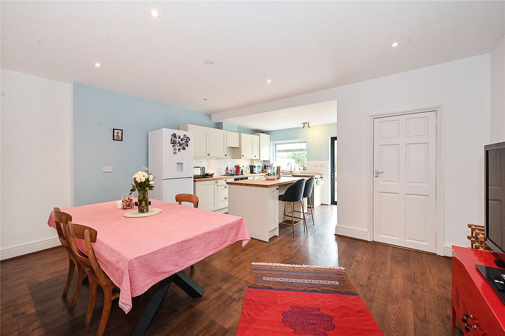 Property photo 2 of 16 Picture No. 12