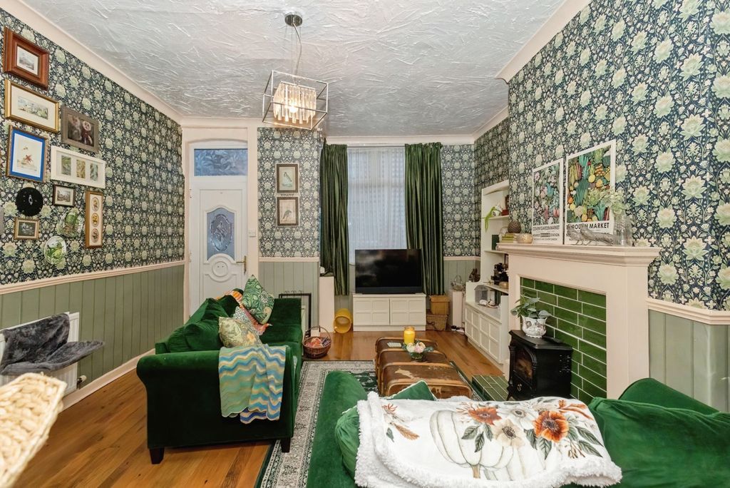 Property photo 2 of 17 Photo