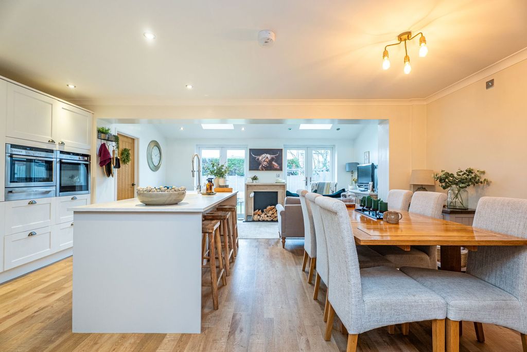 Property photo 3 of 64