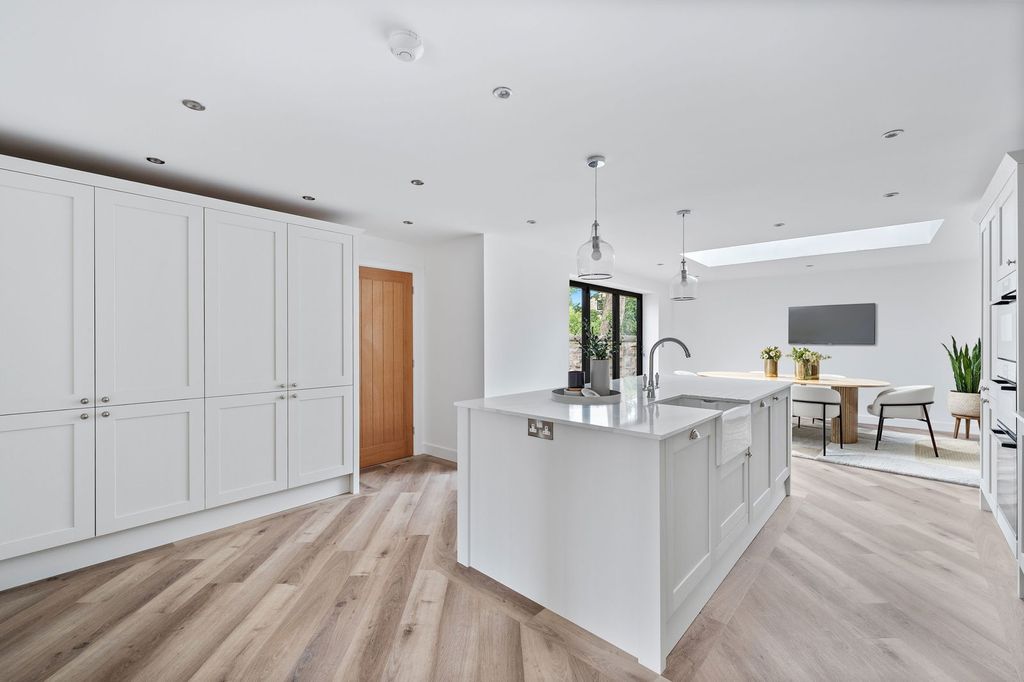 Property photo 2 of 37