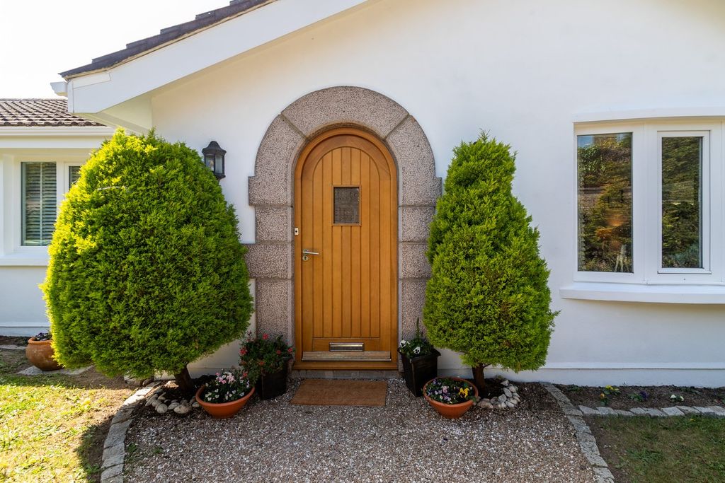 Property photo 2 of 26
