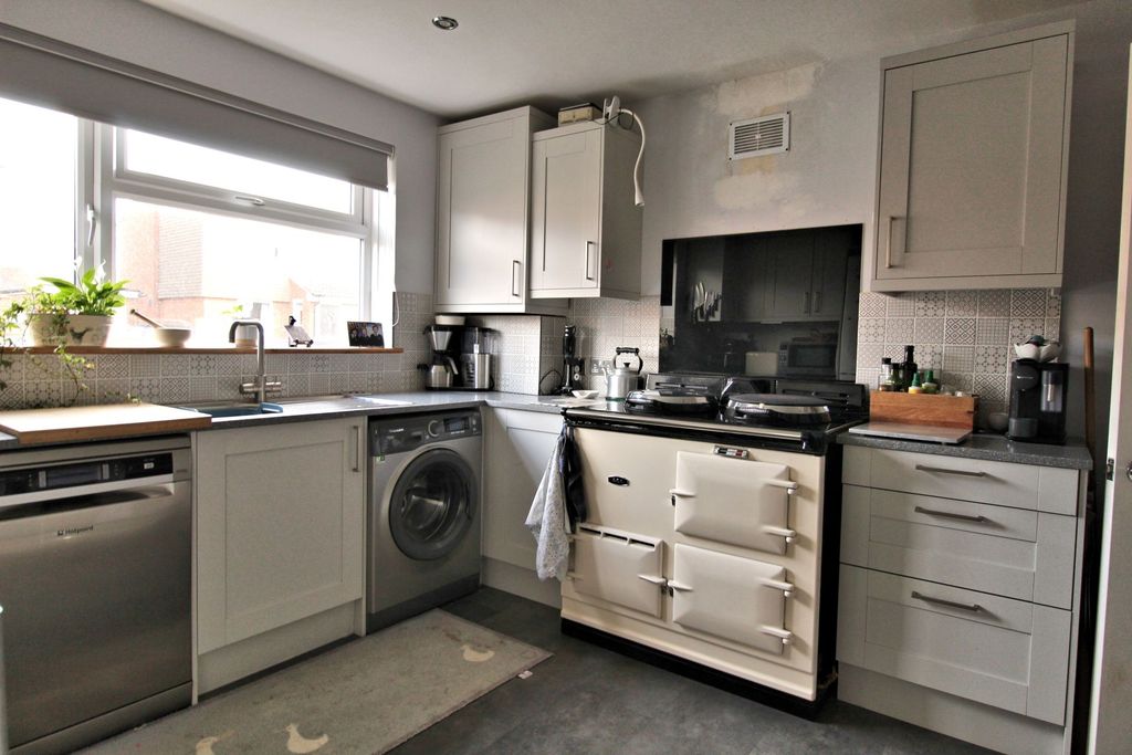 Property photo 3 of 14 Img_9565