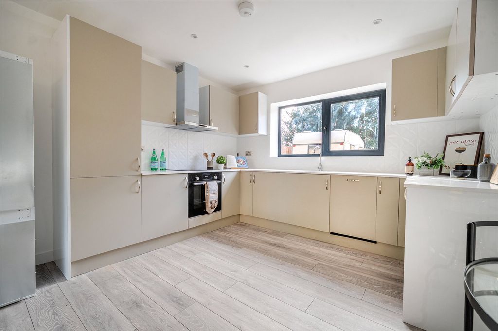 Property photo 3 of 34 Picture No. 35