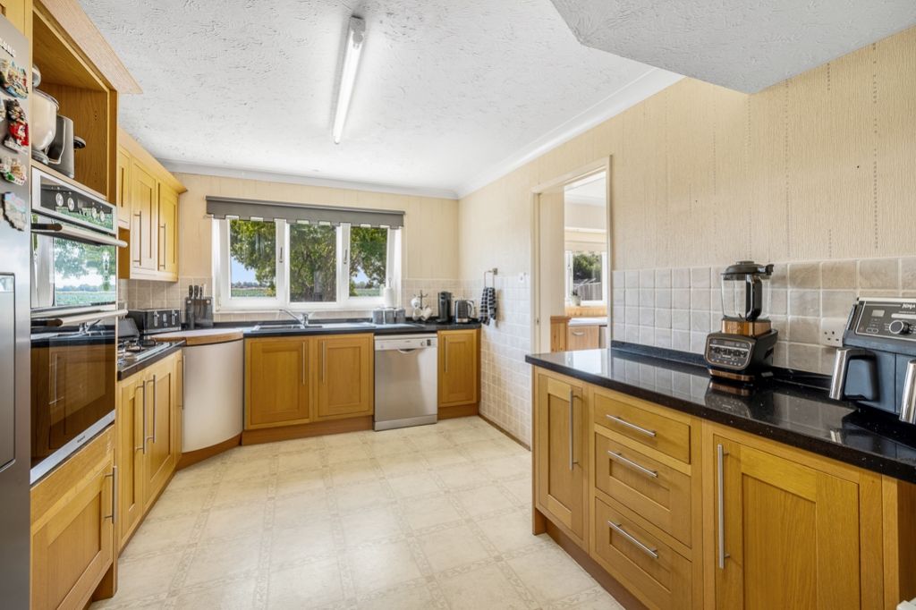 Property photo 3 of 30 38 Tyler Crescent (Butterwick)-16