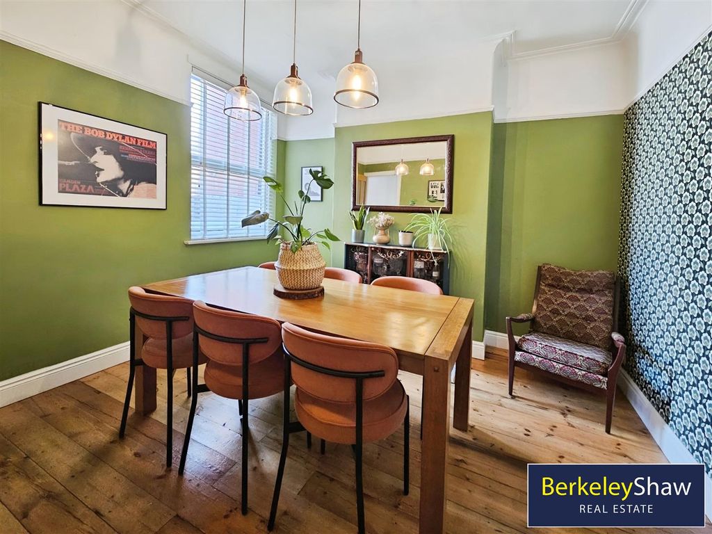 Property photo 3 of 14 Dining Room