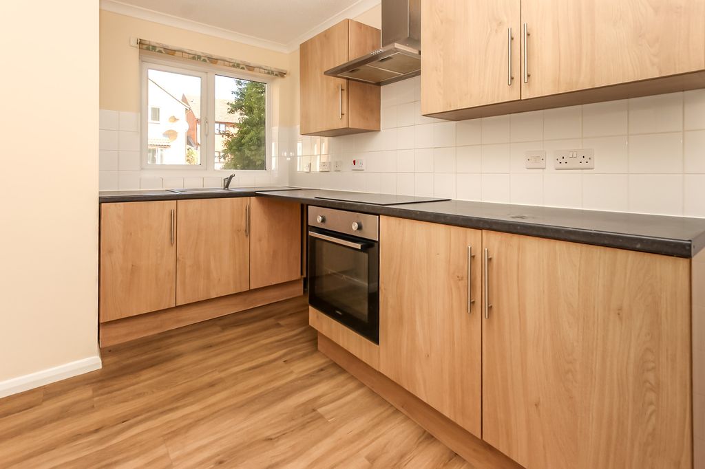 Property photo 3 of 8 Kitchen