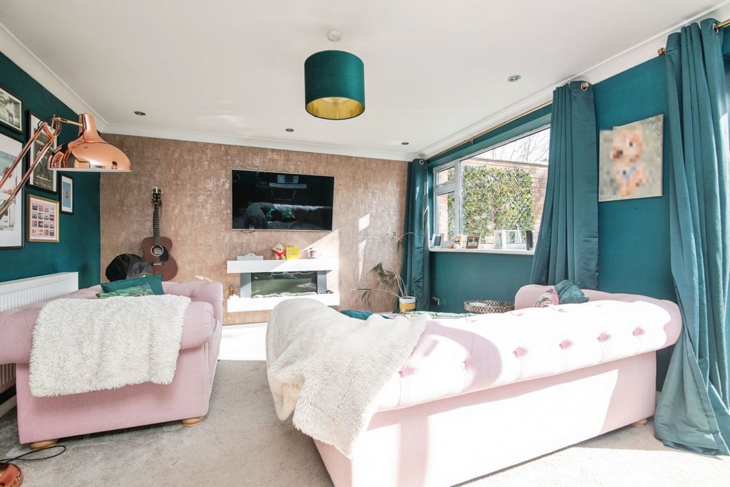 Property photo 2 of 15 Pbox-Img.Jpg