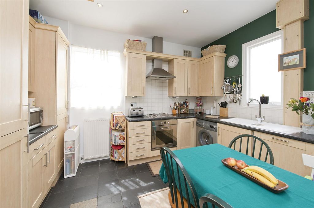 Property photo 2 of 7