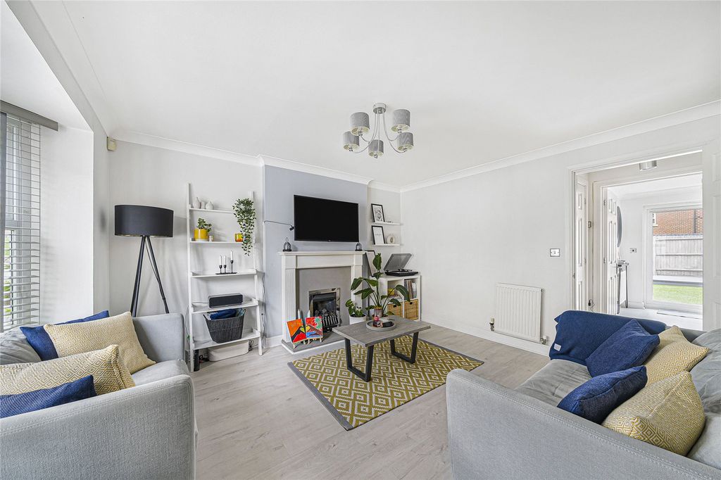 Property photo 3 of 29 Lounge