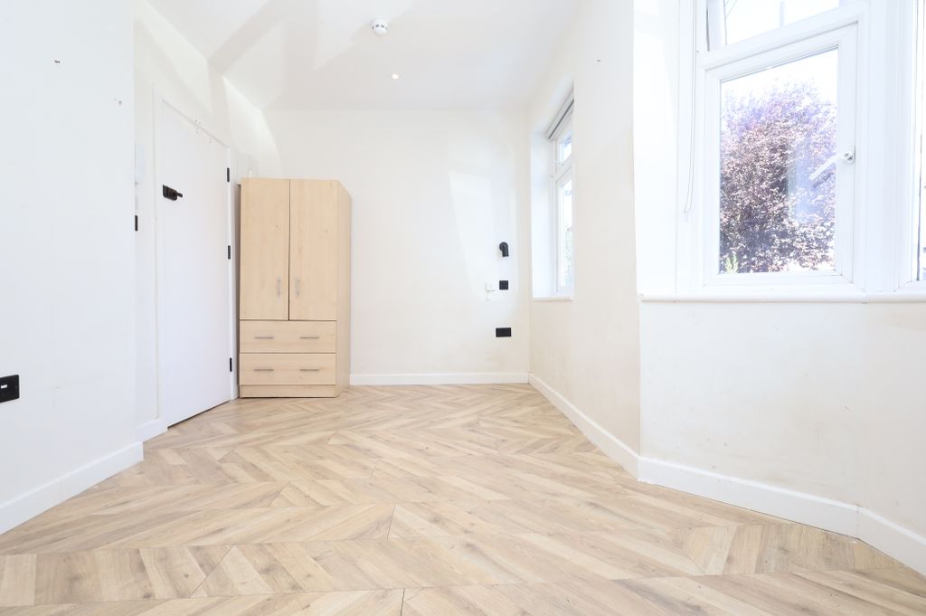 Property photo 2 of 3