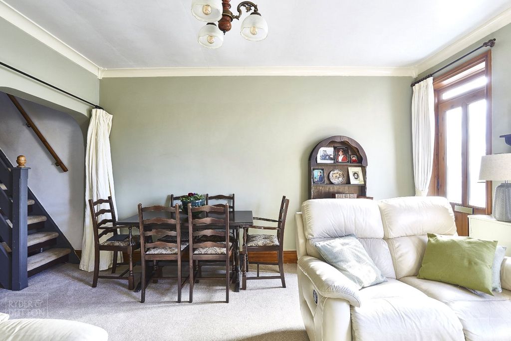 Property photo 3 of 17 Dining Area