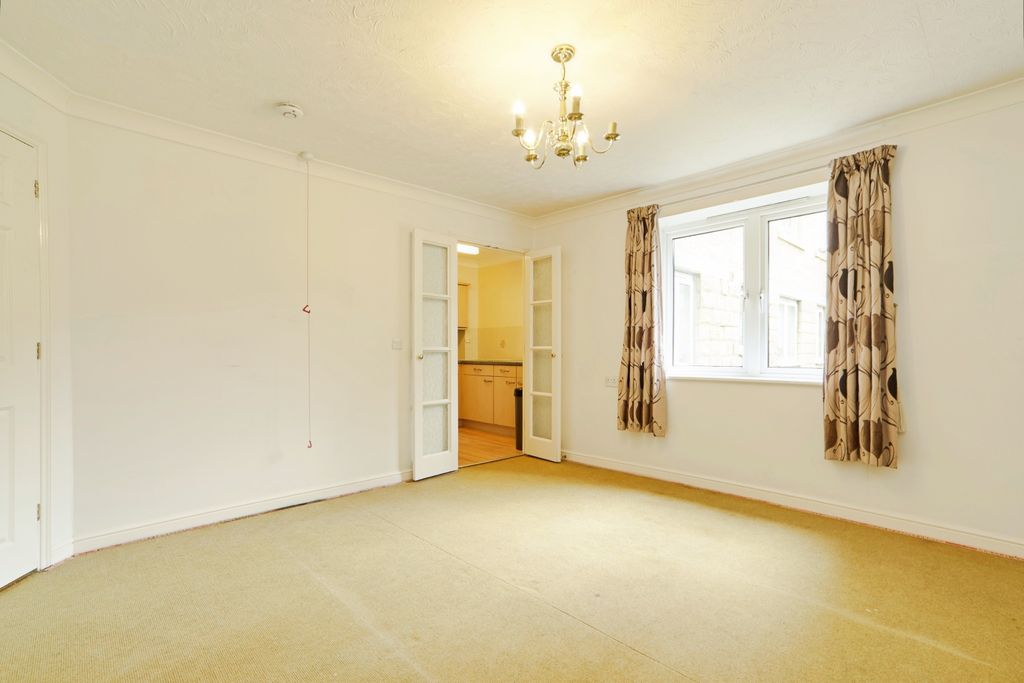 Property photo 3 of 10 Living Room