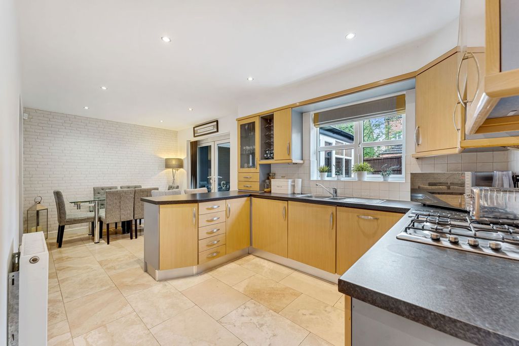 Property photo 3 of 25