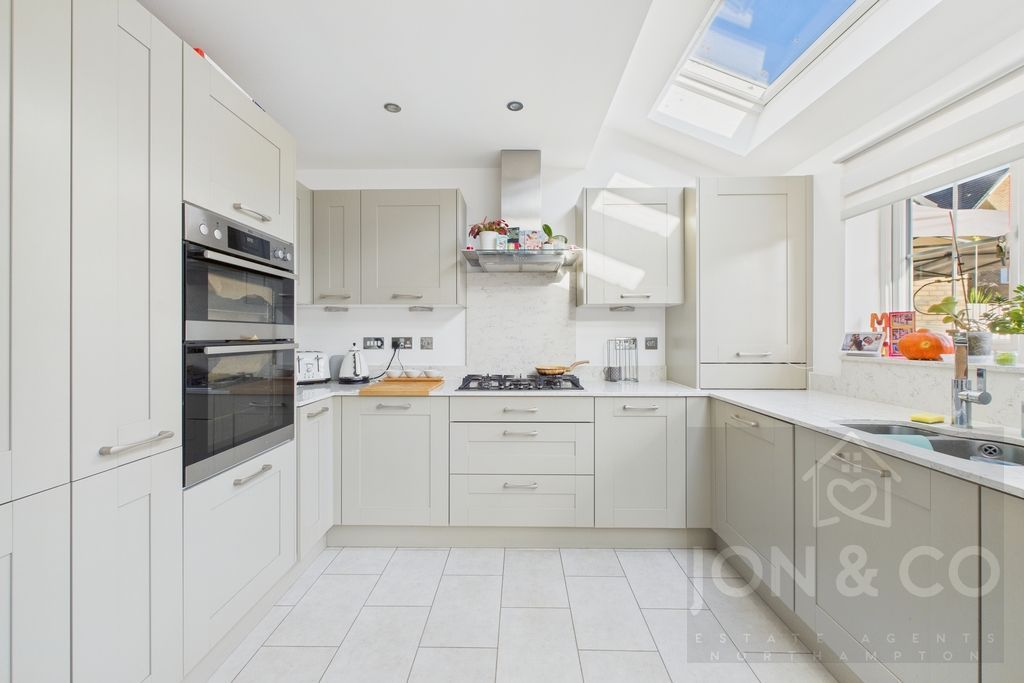 Property photo 3 of 13