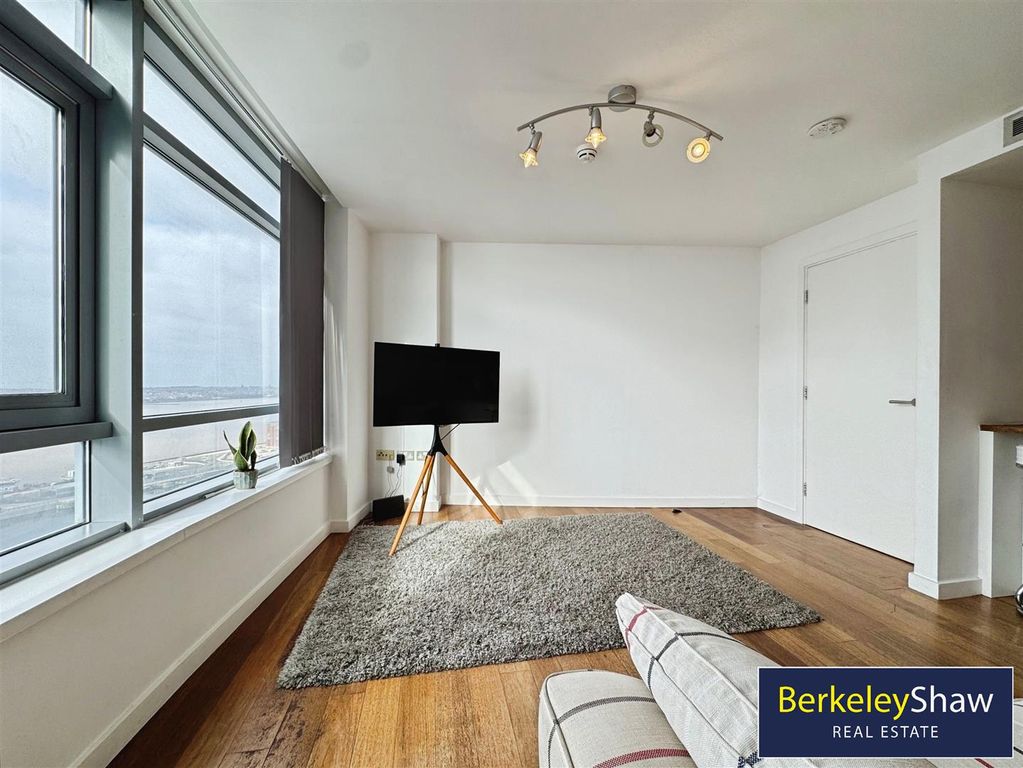 Property photo 3 of 10 Living Area (2)