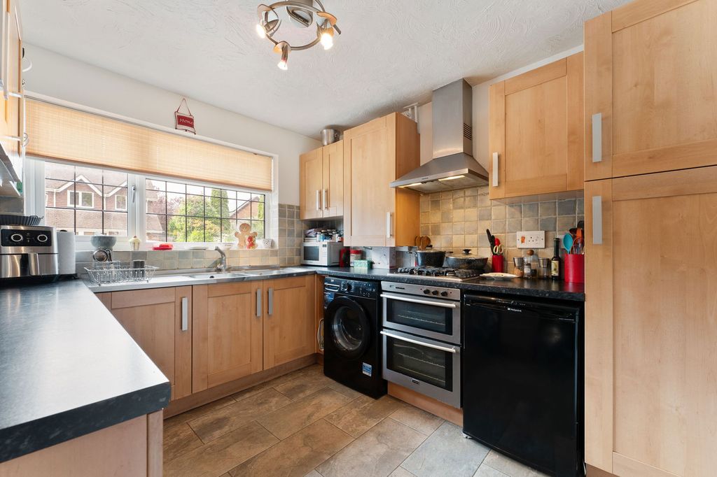 Property photo 3 of 11