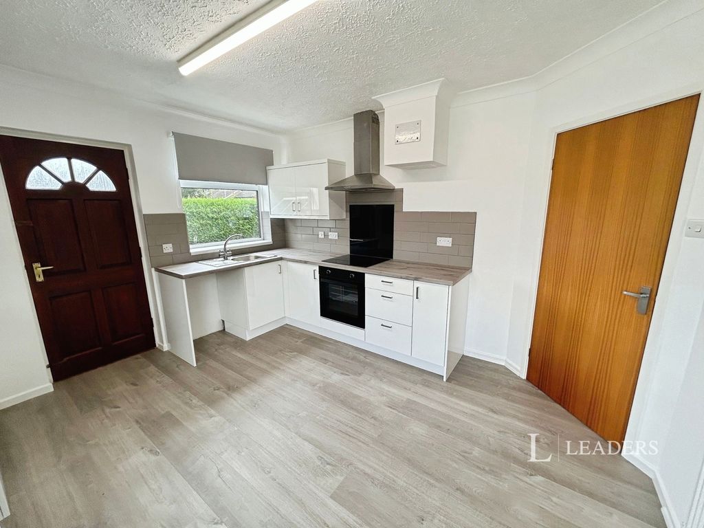 Property photo 3 of 9 Kitchen
