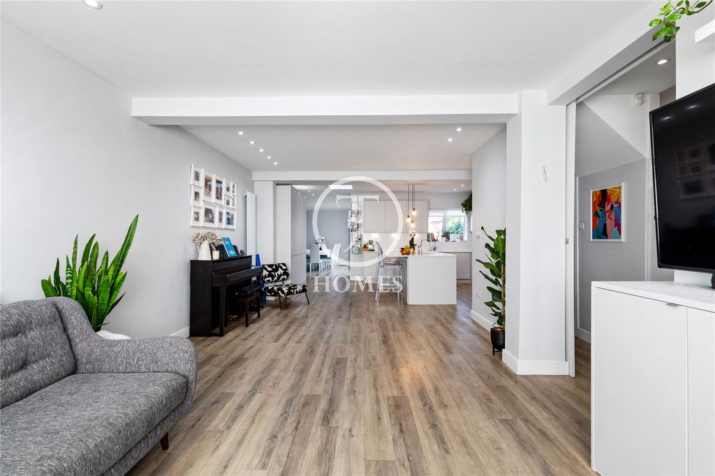 Property photo 3 of 12 Picture No. 11