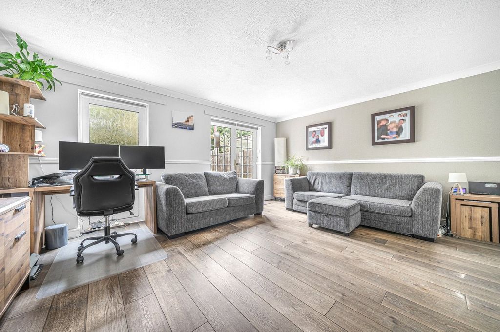 Property photo 3 of 16 Picture No. 24
