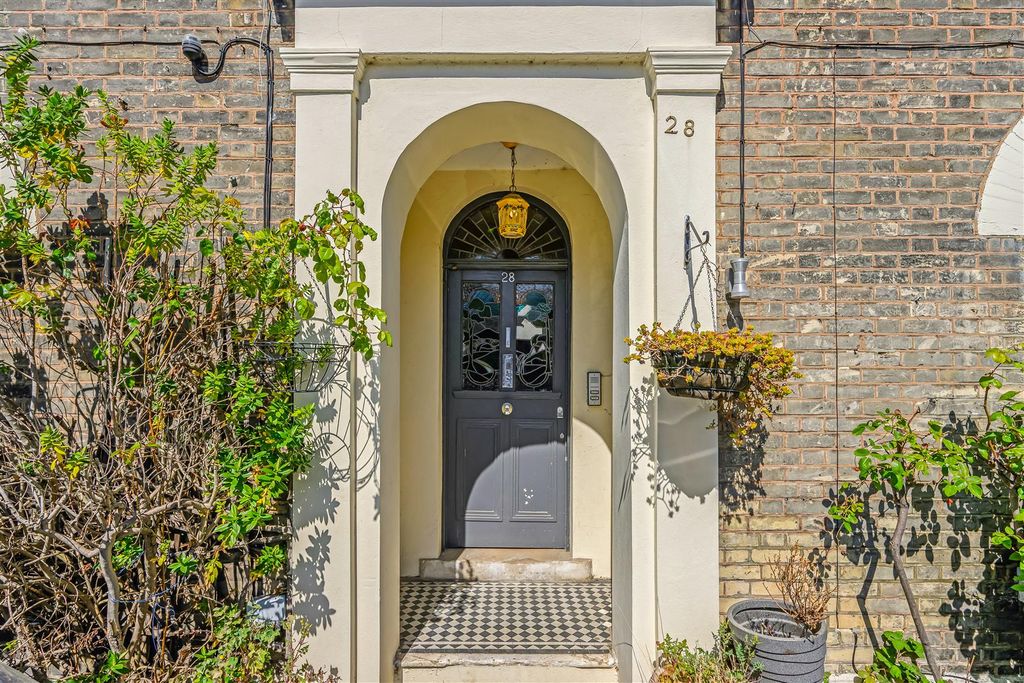 Property photo 1 of 33