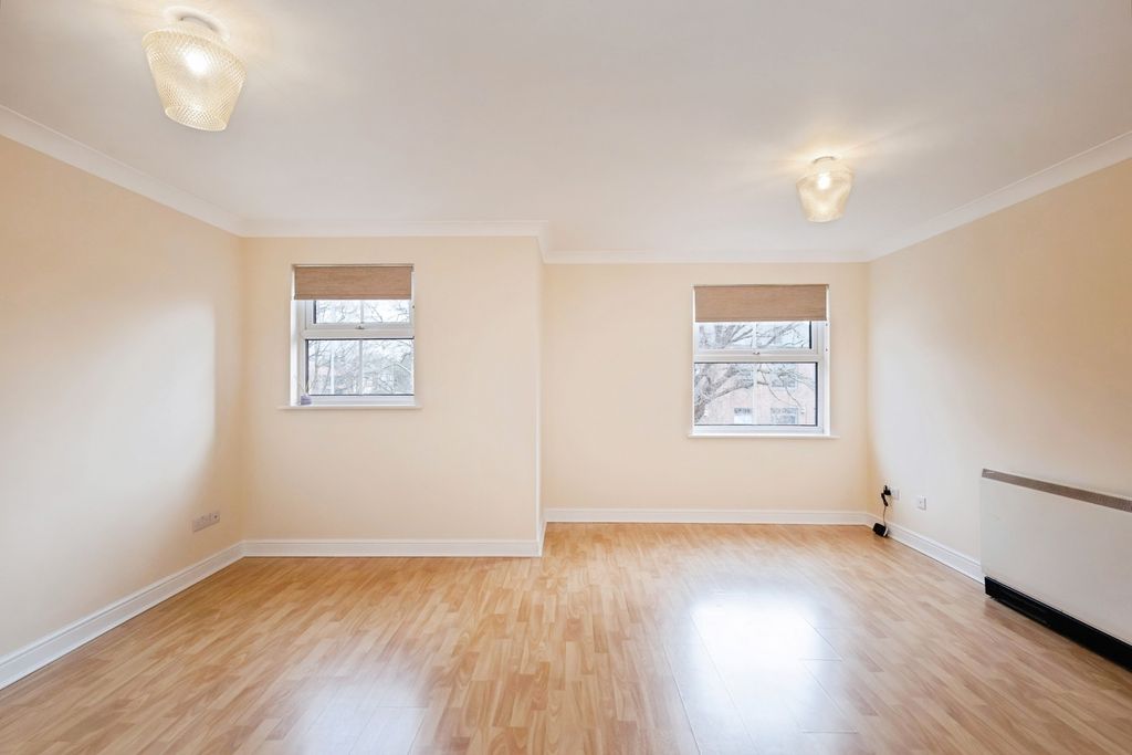 Property photo 3 of 18 Pbox-Img.Jpg