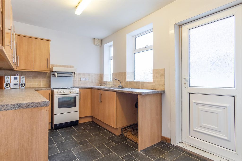 Property photo 3 of 19 Kitchen