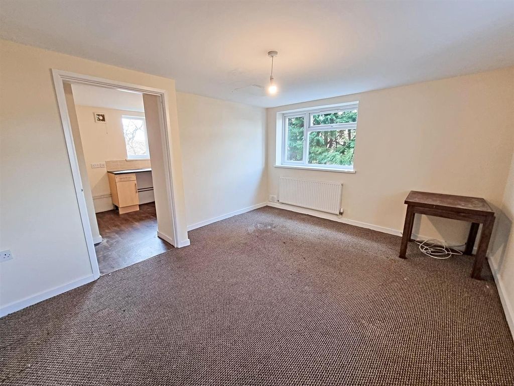 Property photo 2 of 9 Lounge