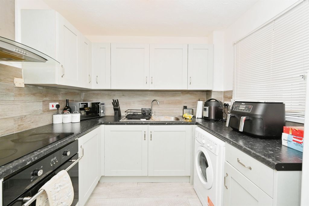 Property photo 2 of 9