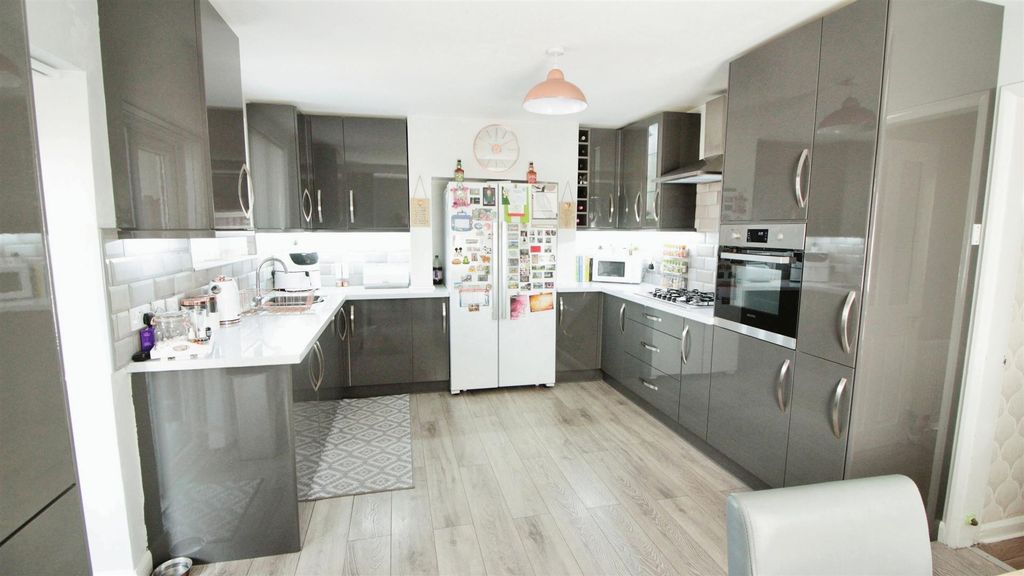 Property photo 2 of 12 Kitchen/Dining Room