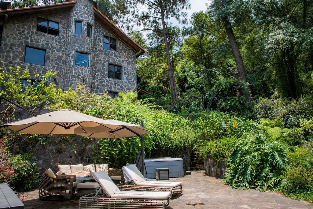 Property photo 1 of 30