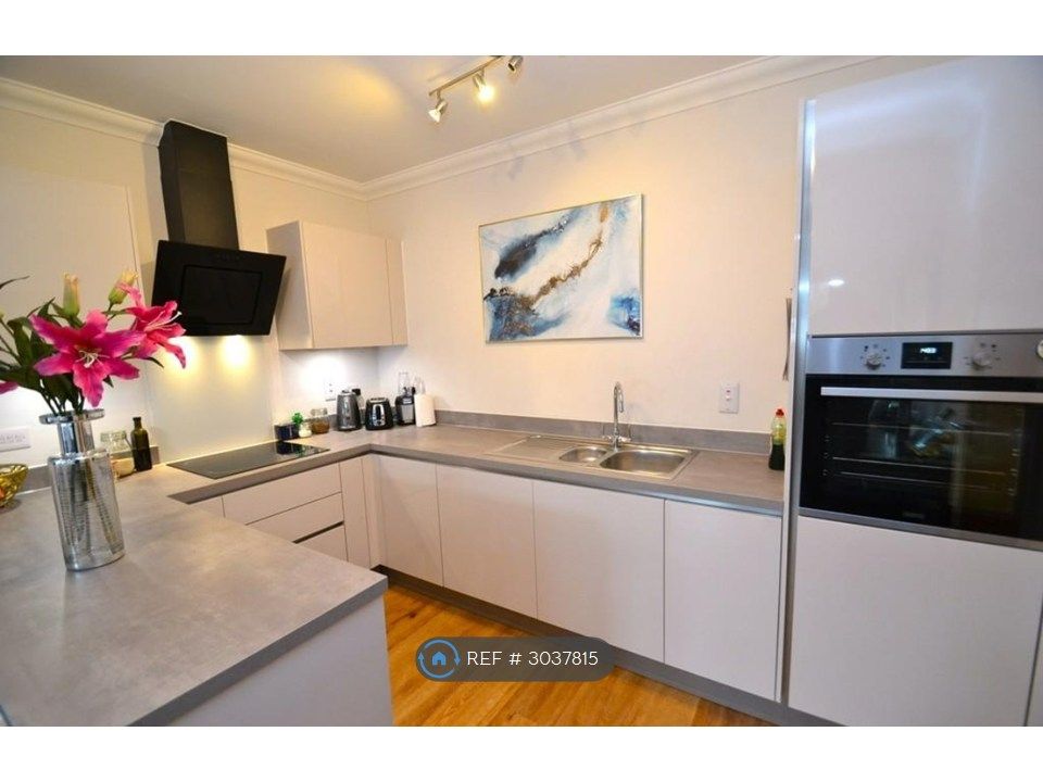 Property photo 3 of 12 Kitchen