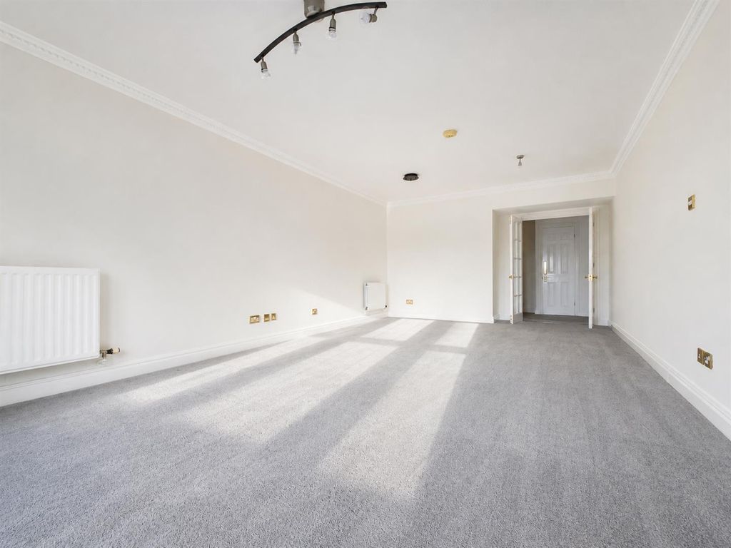 Property photo 3 of 17 Living Room
