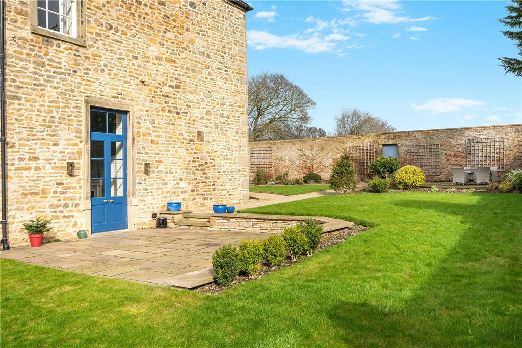 Property photo 3 of 31 Private Garden