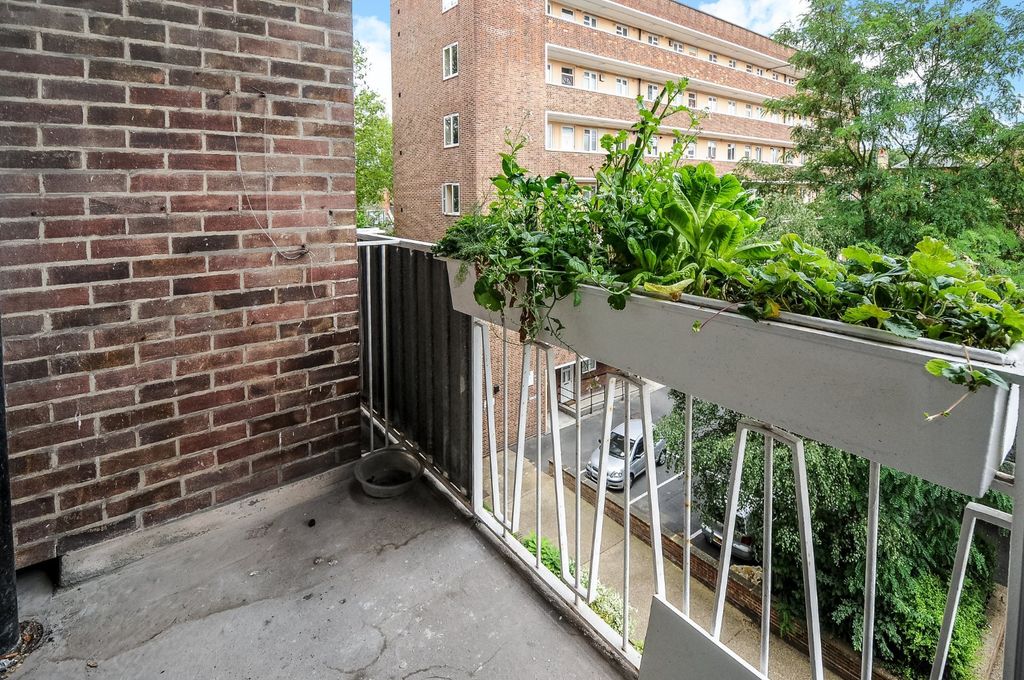 Property photo 3 of 9 Balcony