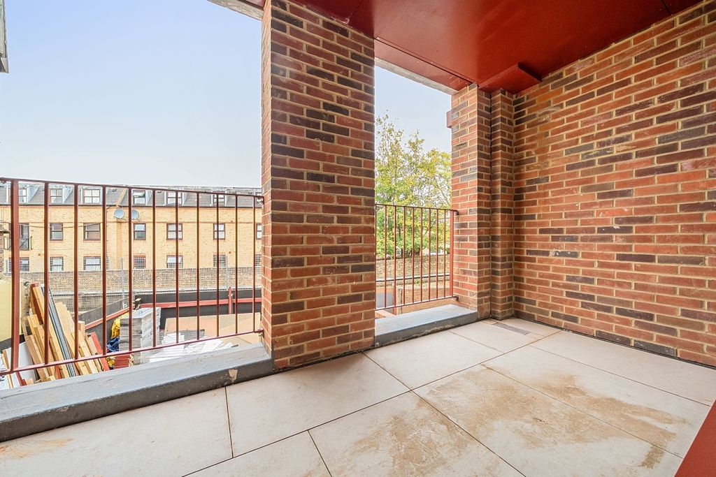 Property photo 1 of 7 1363362-10-68E4Da...