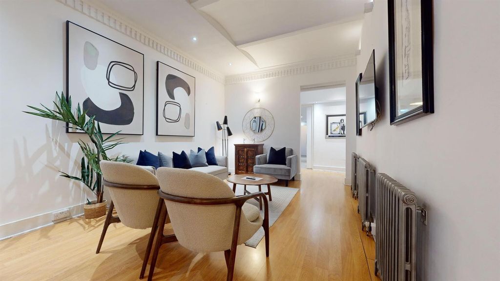 Property photo 2 of 34 Flat 1 167 Crreception5.Jpg