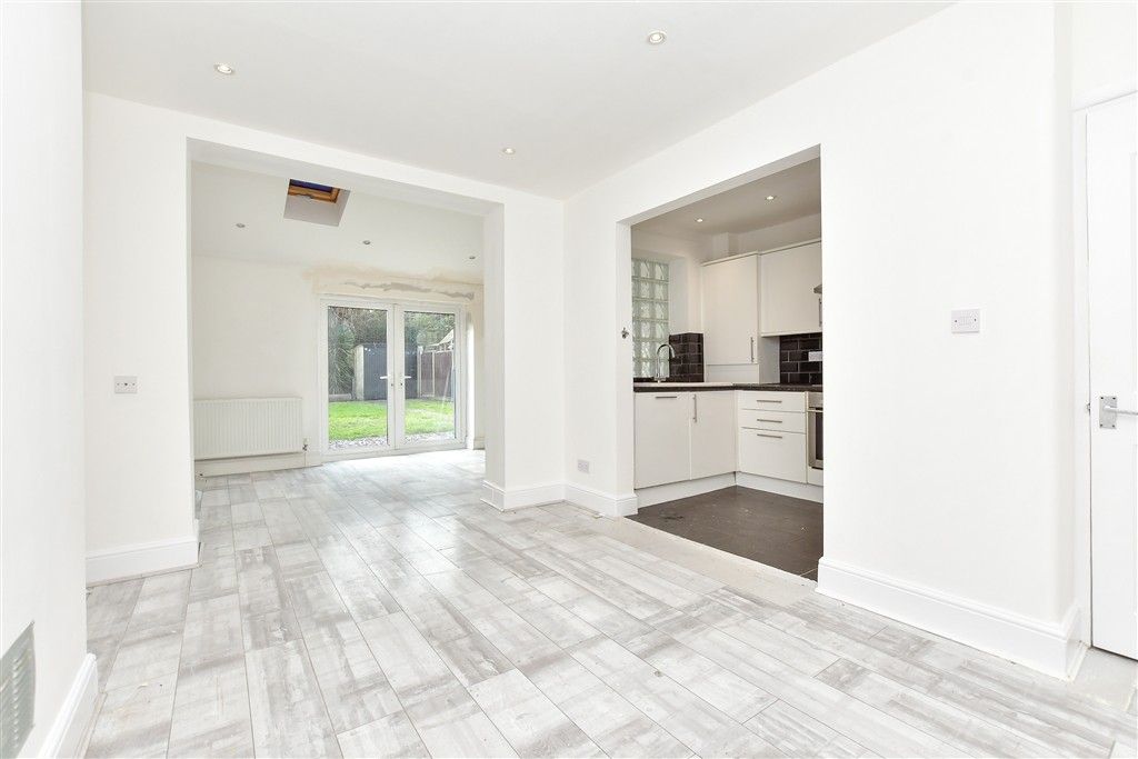 Property photo 3 of 10 Dining Area