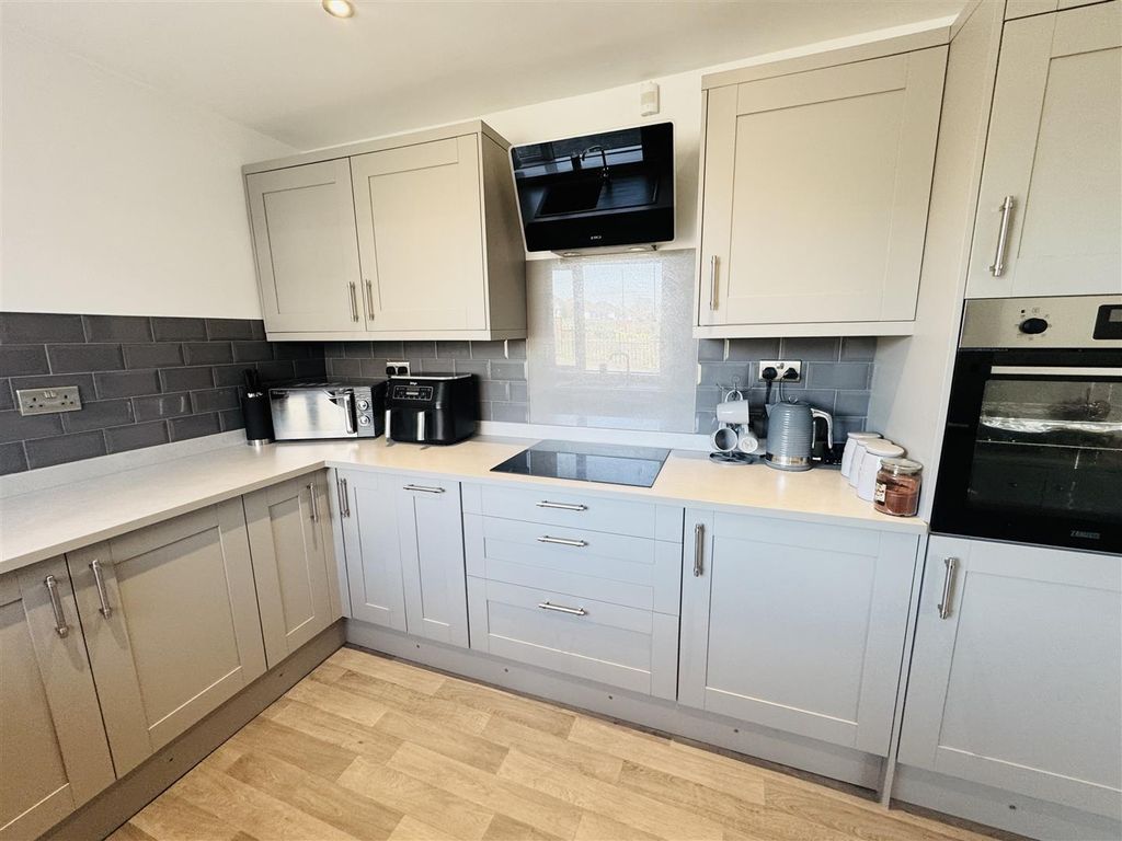 Property photo 3 of 20 Kitchen Diner